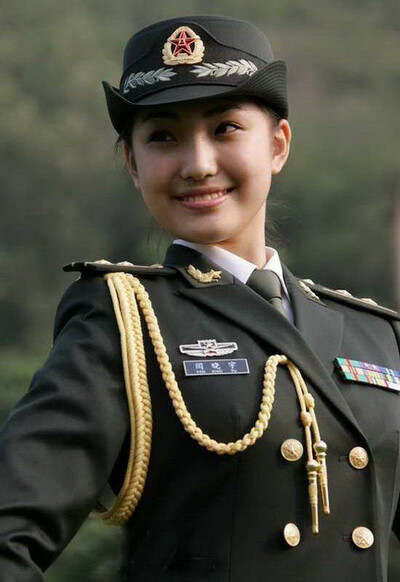 最新女军装，时尚与力量的完美融合